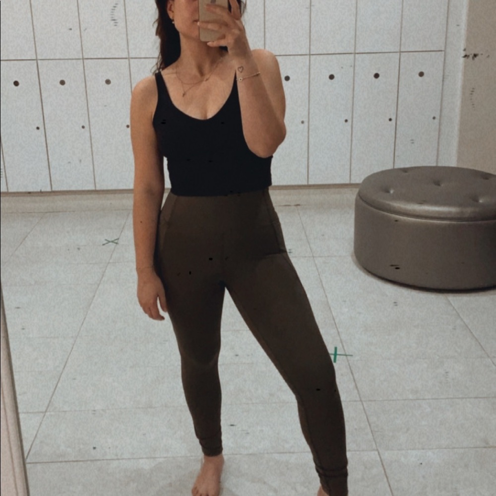 Mono B compression workout leggings with pockets